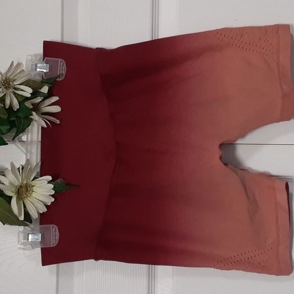 PINK Victoria's Secret Sport Ombre Shorts - Picture 6 of 12